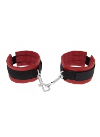 Красно-чёрные полиуретановые наручники Luxurious Handcuffs - Blush Novelties - купить с доставкой в Евпатории