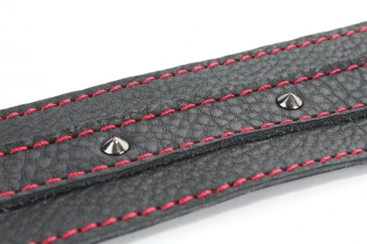 Черный ошейник из натуральной кожи с шипами и D-колечком - БДСМ Арсенал - купить с доставкой в Евпатории