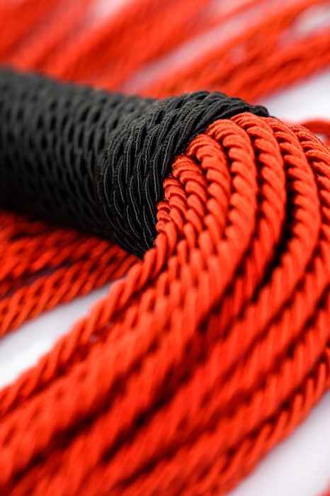 Красно-черный флоггер из веревки TOYFA Theatre - 48,5 см. - ToyFa - купить с доставкой в Евпатории